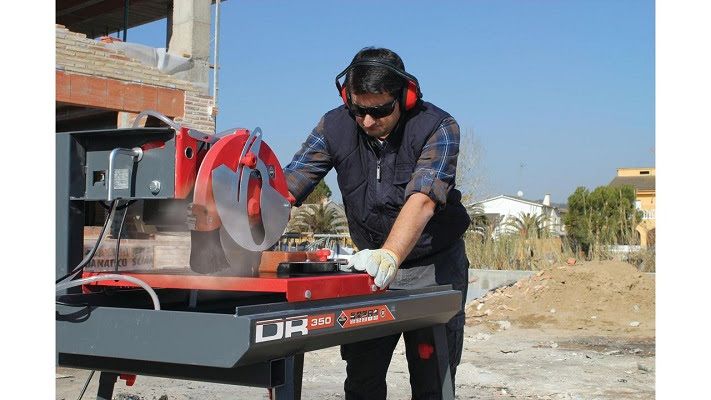 Cortar cerámica con cortadora eléctrica